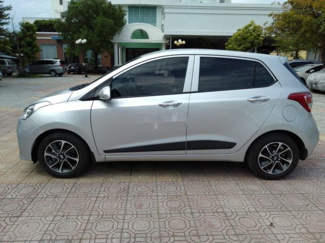 Cần bán gấp Hyundai Grand i10 năm 2019, màu bạc0