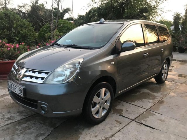 Bán Nissan Grand livina 2011, nhập khẩu nguyên chiếc, giá 310tr0