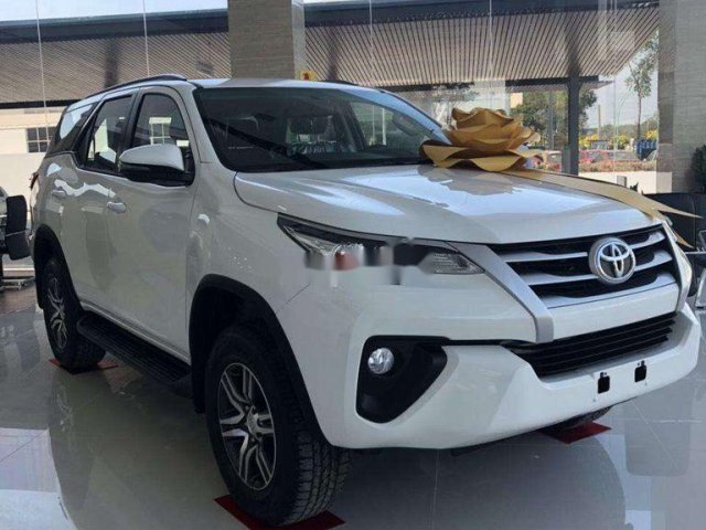 Toyota Long An bán xe Toyota Fortuner năm 2020, màu trắng0