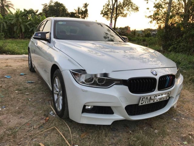 Cần bán BMW 3 Series 320i sản xuất 2012, màu trắng, xe nhập chính chủ0