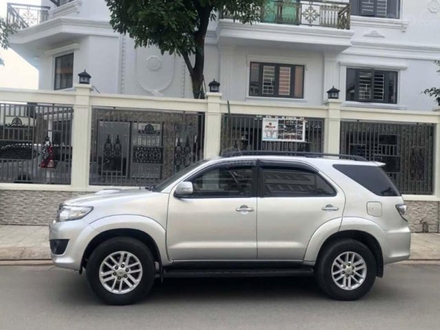 Cần bán Toyota Fortuner đời 2014, màu bạc, số sàn, giá 745tr0