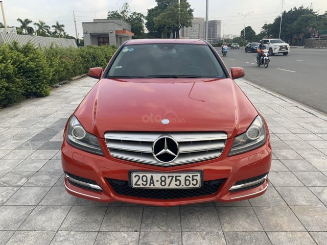 Mercedes C200 đời 2011 màu đỏ, đẹp xuất sắc giá rẻ0