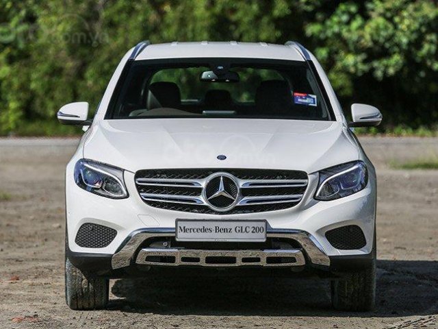 Bán xe giá ưu đãi - Tặng phụ kiện chính hãng khi mua chiếc Mercedes-Benz GLC 200, sản xuất 2020