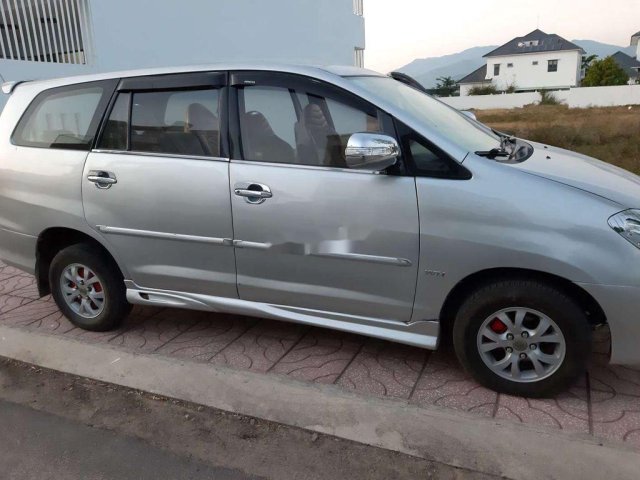 Cần bán Toyota Innova đời 2008, màu bạc chính chủ, giá 245tr