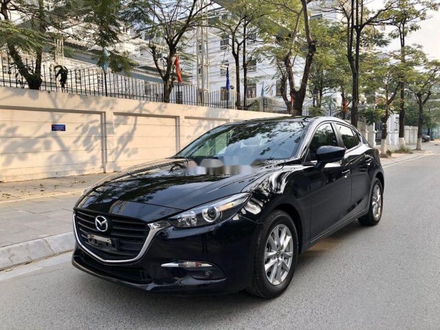 Cần bán gấp Mazda 3 năm 2017, màu đen0