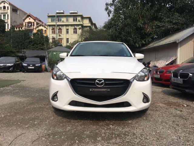 Bán xe Mazda 2 năm sản xuất 2017, màu trắng giá cạnh tranh