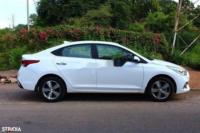 Bán Hyundai Accent sản xuất năm 2020, màu trắng, giá chỉ 426 triệu0