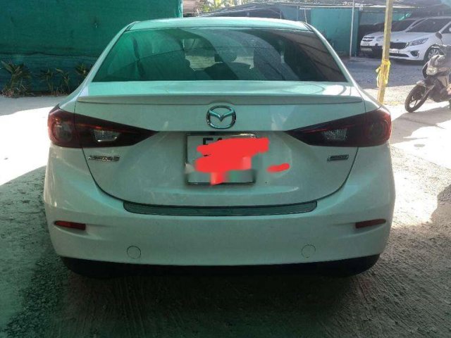 Bán Mazda 3 năm sản xuất 2017, màu trắng, giá chỉ 600 triệu0