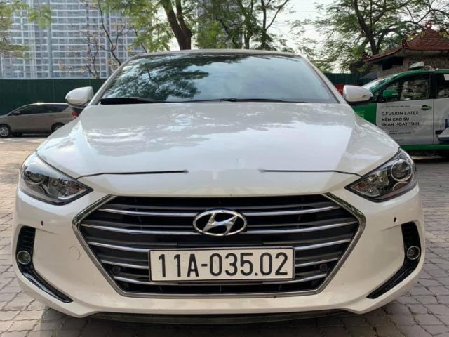 Bán Hyundai Elantra AT sản xuất năm 2018, màu trắng, giá tốt0