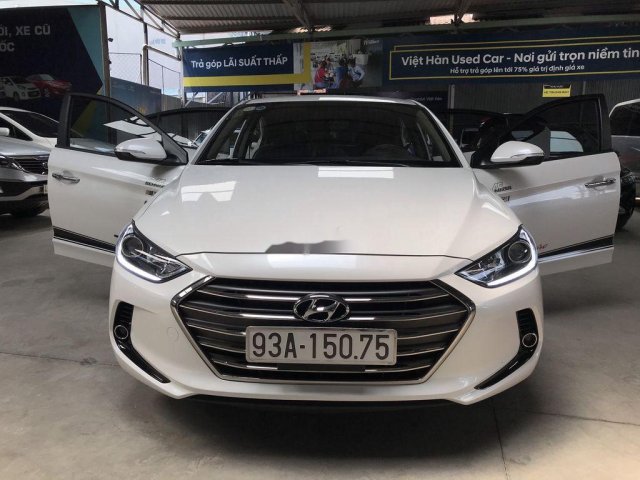 Bán ô tô Hyundai Elantra năm 2019, màu trắng như mới, giá tốt0