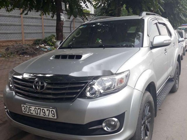 Bán Toyota Fortuner MT 2016, màu bạc0