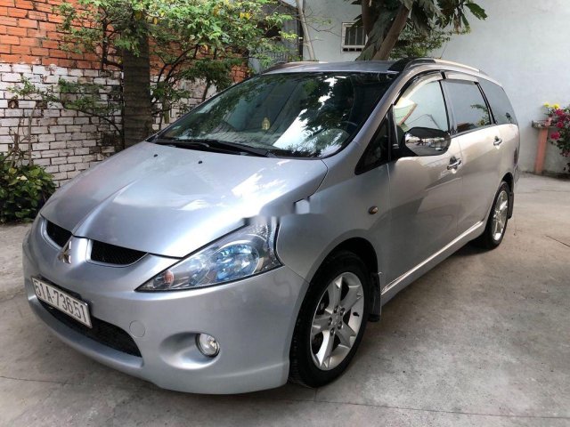 Cần bán Mitsubishi Grandis 2008, màu bạc số tự động, giá tốt0