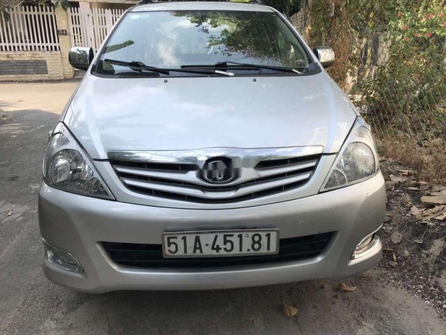 Cần bán xe Toyota Innova G đời 2010, màu bạc, giá chỉ 350 triệu0