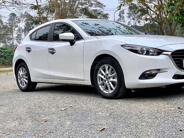 Bán xe Mazda 3 1.5 AT sản xuất năm 2018, màu trắng, giá chỉ 660 triệu