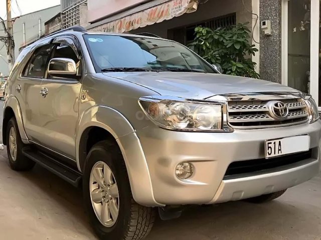 Bán Toyota Fortuner 2.5G năm 2011, màu bạc, xe còn mới