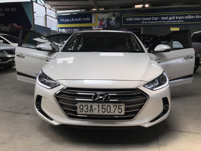 Bán Hyundai Elantra GLS 1.6MT màu trắng, số sàn, sản xuất 2019, đi 15.000km0