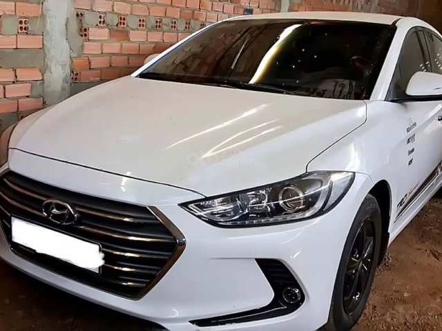 Xe Hyundai Elantra sản xuất 2019, màu trắng, giá chỉ 518 triệu