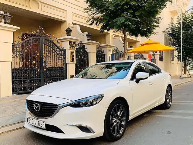 Cần bán xe Mazda 6 2.0L Premium năm 2017, màu trắng