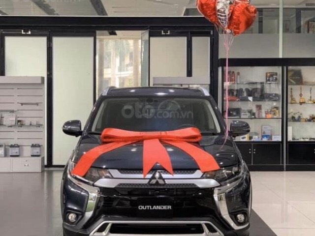 Mitsubishi Outlander 2020 chỉ từ 825tr, ưu đãi tiền mặt + quà tặng giá trị đến 70tr, hỗ trợ vay 80%