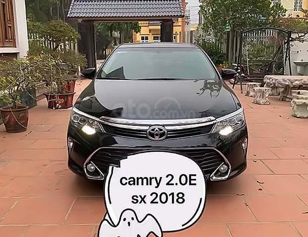 Cần bán Toyota Camry 2.0E đời 2018, màu đen chính chủ