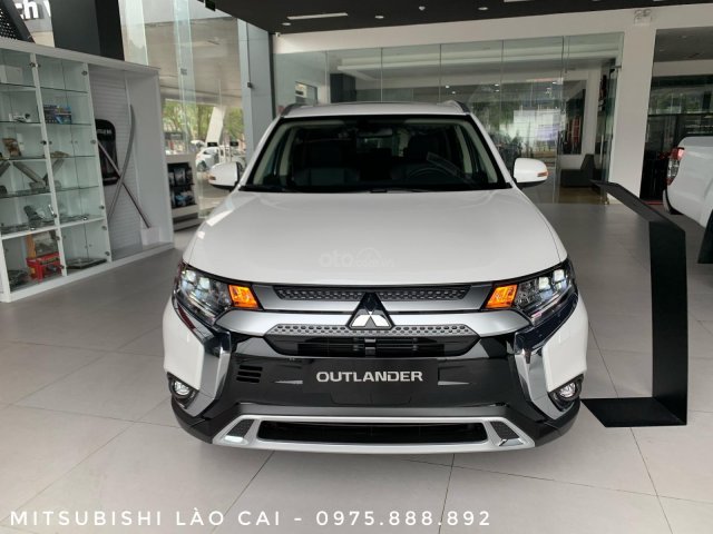 Mitsubishi Outlander 2020, khuyến mại sock0