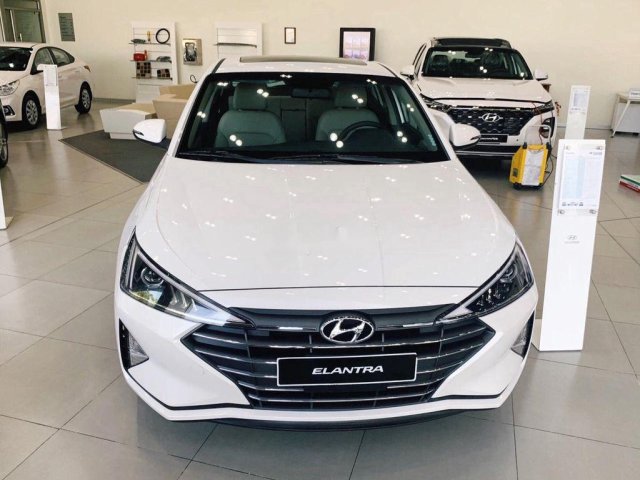 Bán Hyundai Elantra sản xuất năm 2020, màu trắng, nhập khẩu