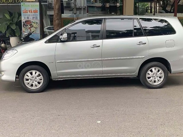 Cần bán lại xe cũ Toyota Innova 2.0V sản xuất năm 2009, màu bạc, giá tốt