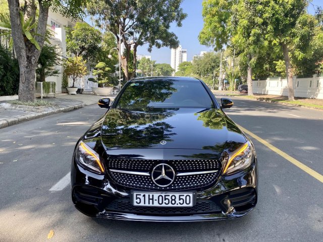 Bán Mercedes C300 AMG 2019 lướt 8.000km, BSTP gánh đẹp 9 nút0