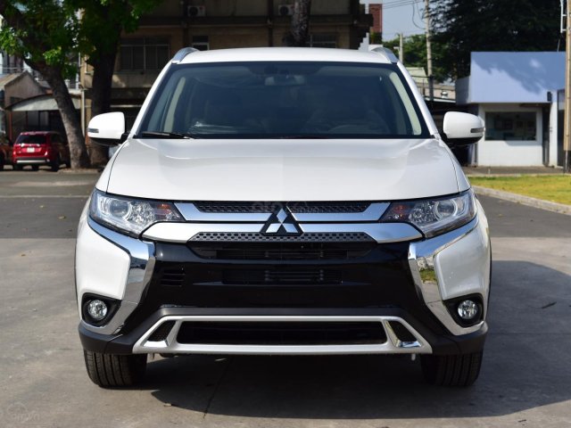 New Mitsubishi Outlander 2020 - đủ màu giao ngay với nhiều ưu đãi lớn, trả góp 85%0