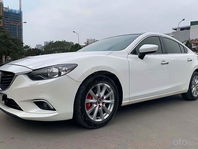 Bán Mazda 6 2.0 AT đời 2016, màu trắng xe gia đình, giá tốt0