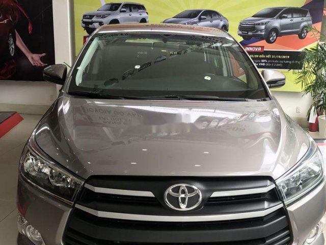 Bán xe Toyota Innova đời 2019, màu bạc