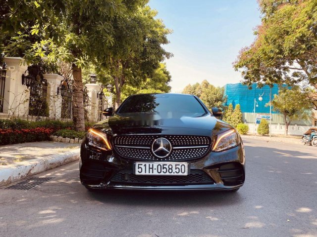 Bán Mercedes C300 AMG sản xuất năm 2019, màu đen