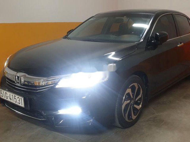 Bán Honda Accord đời 2017, màu đen còn rất mới