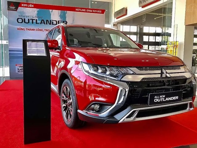 Bán ô tô Mitsubishi Outlander 2.0 CVT Premium sản xuất năm 2020, màu đỏ, giá 950tr0