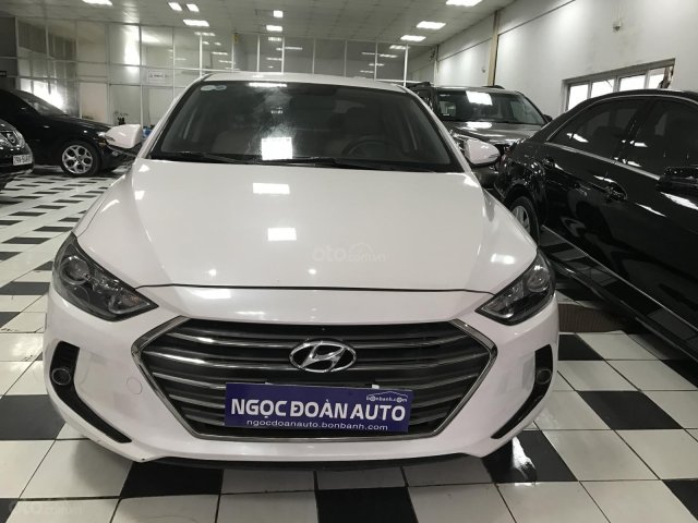 Hyundai Elantra 1.6MT sx 2017, màu trắng0