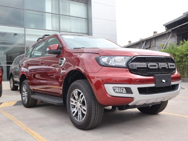 Cần bán Ford Everest bản Trend màu đỏ