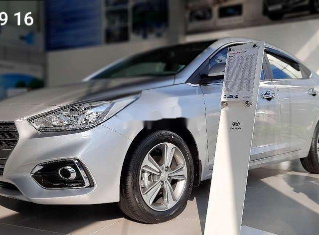 Bán xe Hyundai Accent sản xuất năm 2020, màu bạc