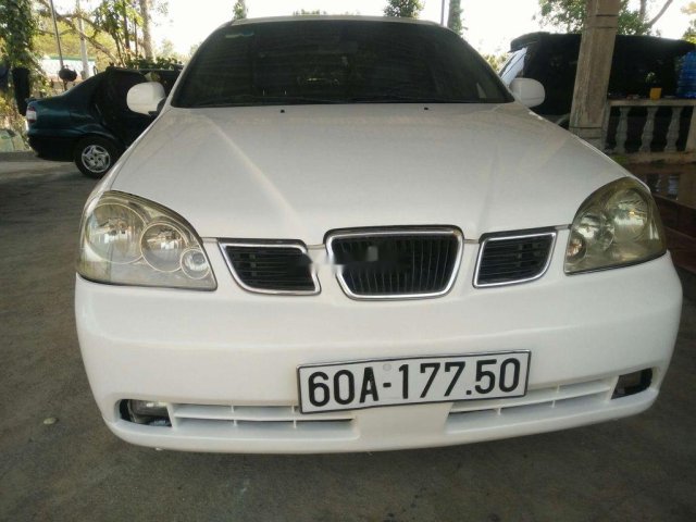 Cần bán xe Daewoo Lacetti MT sản xuất năm 2005, màu trắng xe gia đình