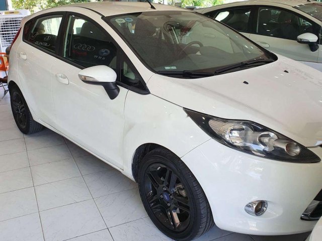 Cần bán Ford Fiesta sản xuất 2011, màu trắng