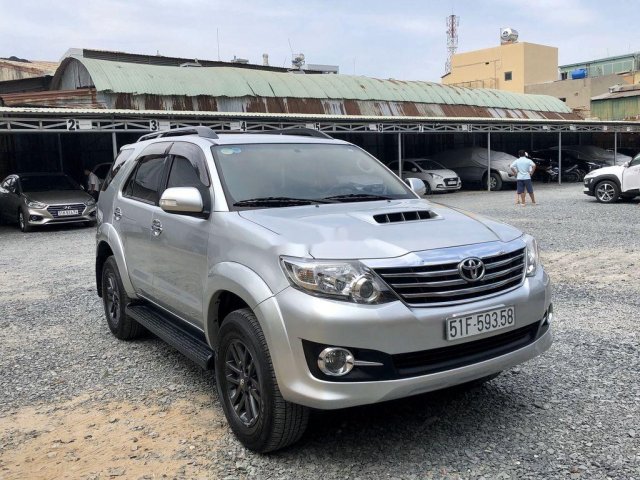 Bán xe Toyota Fortuner 2.5G MT năm sản xuất 2016, màu bạc ít sử dụng