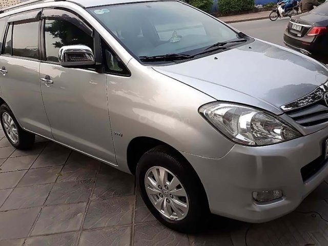 Bán Toyota Innova 2.0 G năm sản xuất 2010, màu bạc chính chủ