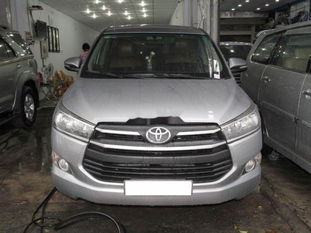 Bán Toyota Innova năm 2017, màu bạc