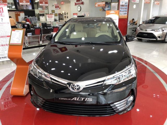 Cần bán xe Toyota Corolla Altis đời 2020, màu đen, giá 736tr