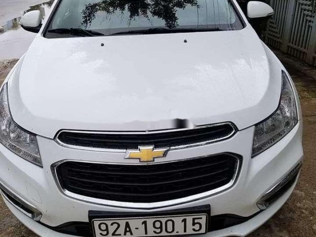 Bán Chevrolet Cruze 2017, màu trắng số sàn, 375tr0