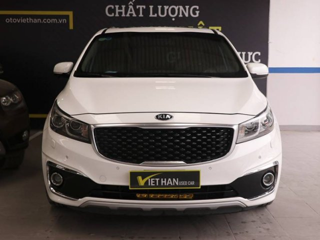 Cần bán Kia Sedona 3.3AT năm sản xuất 2016, màu trắng, giá 826tr