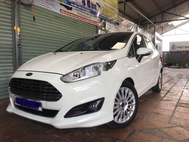 Cần bán lại xe Ford Fiesta 2017, màu trắng