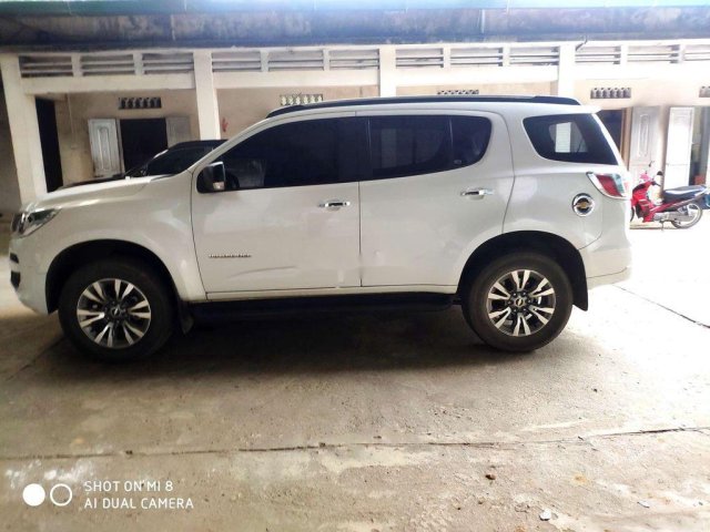 Cần bán Chevrolet Trailblazer 2.8AT đời 2018, màu trắng, nhập khẩu số tự động, giá 830tr0