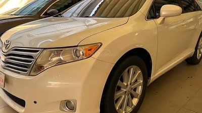 Cần bán xe Toyota Venza đời 2009, màu trắng, nhập khẩu như mới0