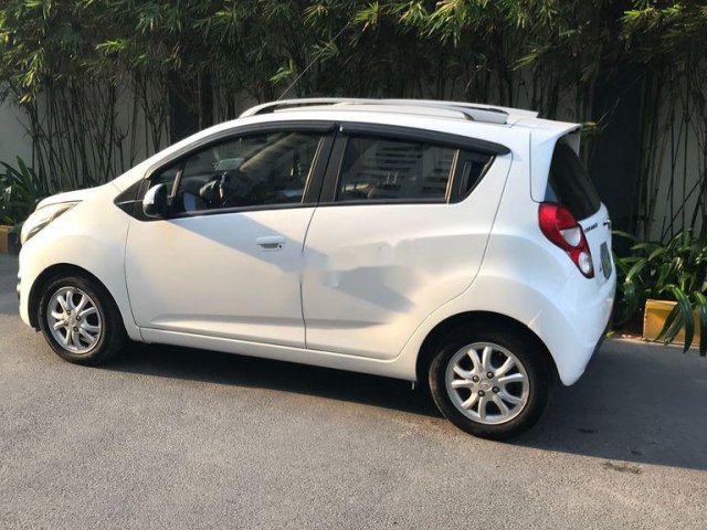 Cần bán xe Chevrolet Spark LTZ 2015, màu trắng chính chủ, giá 238tr