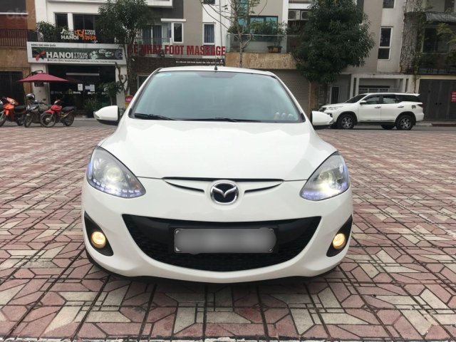 Cần bán xe Mazda 2 sản xuất 2014, màu trắng nhập khẩu giá 375 triệu đồng